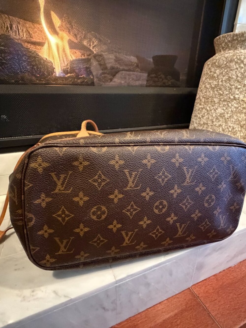 Louis Vuitton Neverfull MM Monogram w/ Cherry Interior | Includes Pochette - Picture 5 of 16